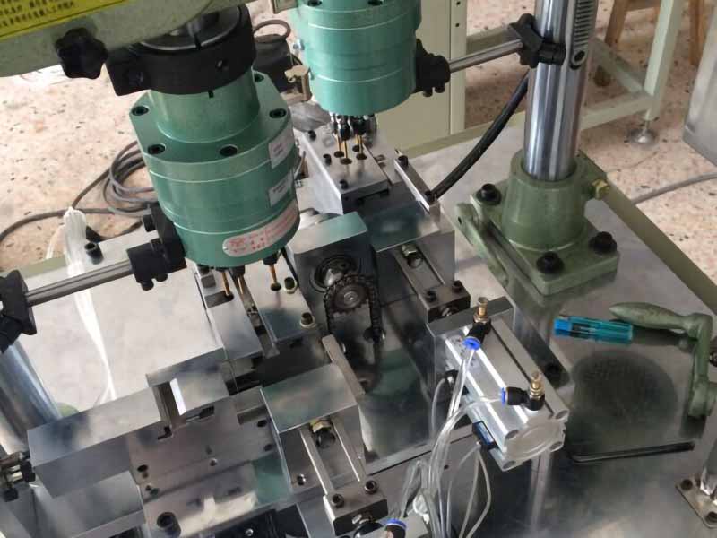 沖床鉚壓機(jī)